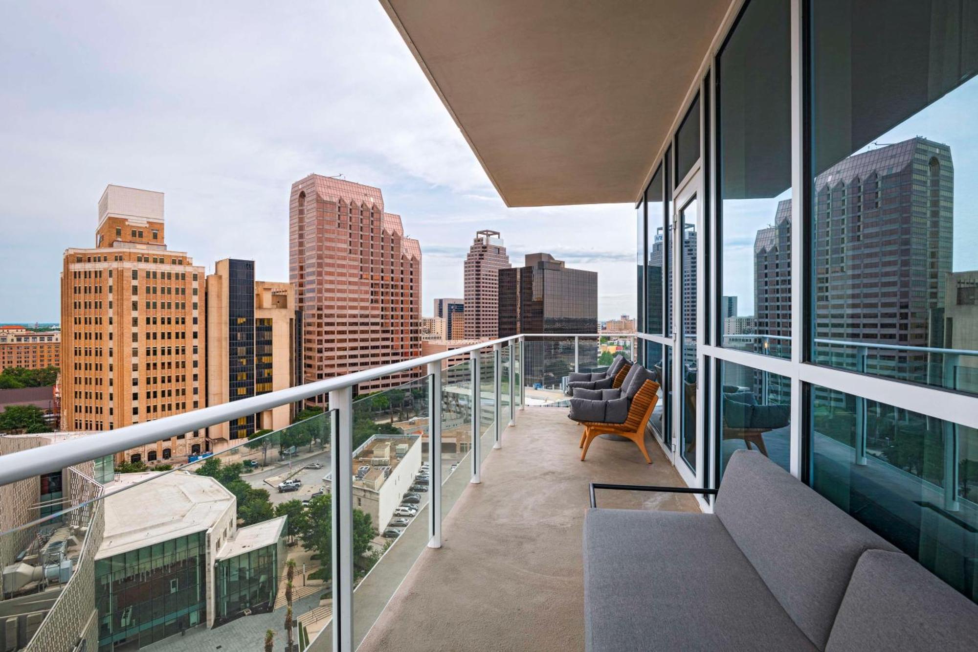 Thompson - Riverwalk, By Hyatt Hotel San Antonio